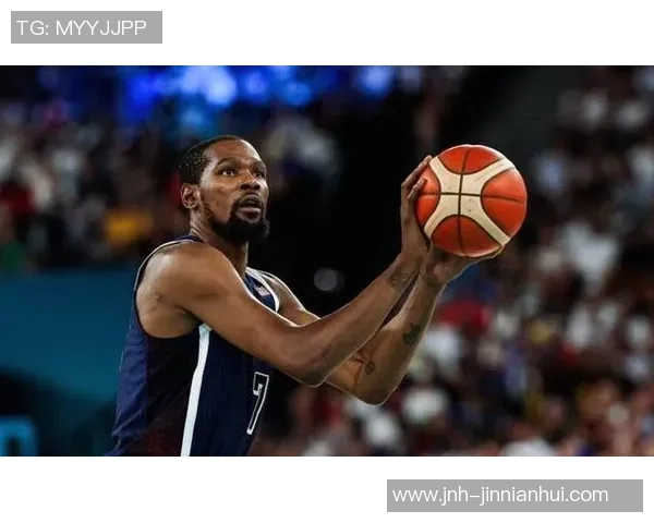 杜兰特称赞谢泼德训练营表现称其侵略性提升球队整体水平